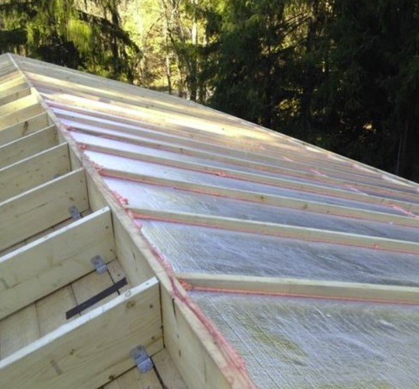 plaque d'isolation sous toit